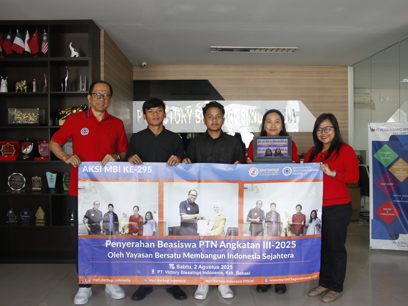 PENYERAHAN BEASISWA PTN ANGKATAN III 2025 OLEH YAYASAN BERSATU MEMBANGUN INDONESIA SEJAHTERA